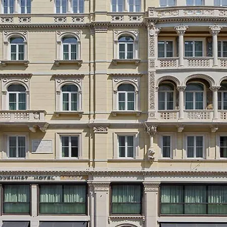 The Modernist Szálloda Trieszt